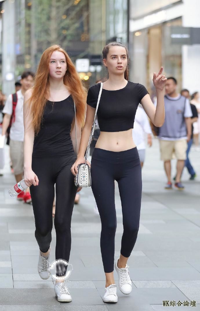 街拍：小蛮腰，大长腿，是多少女孩梦寐以求的好身材！-3.jpeg