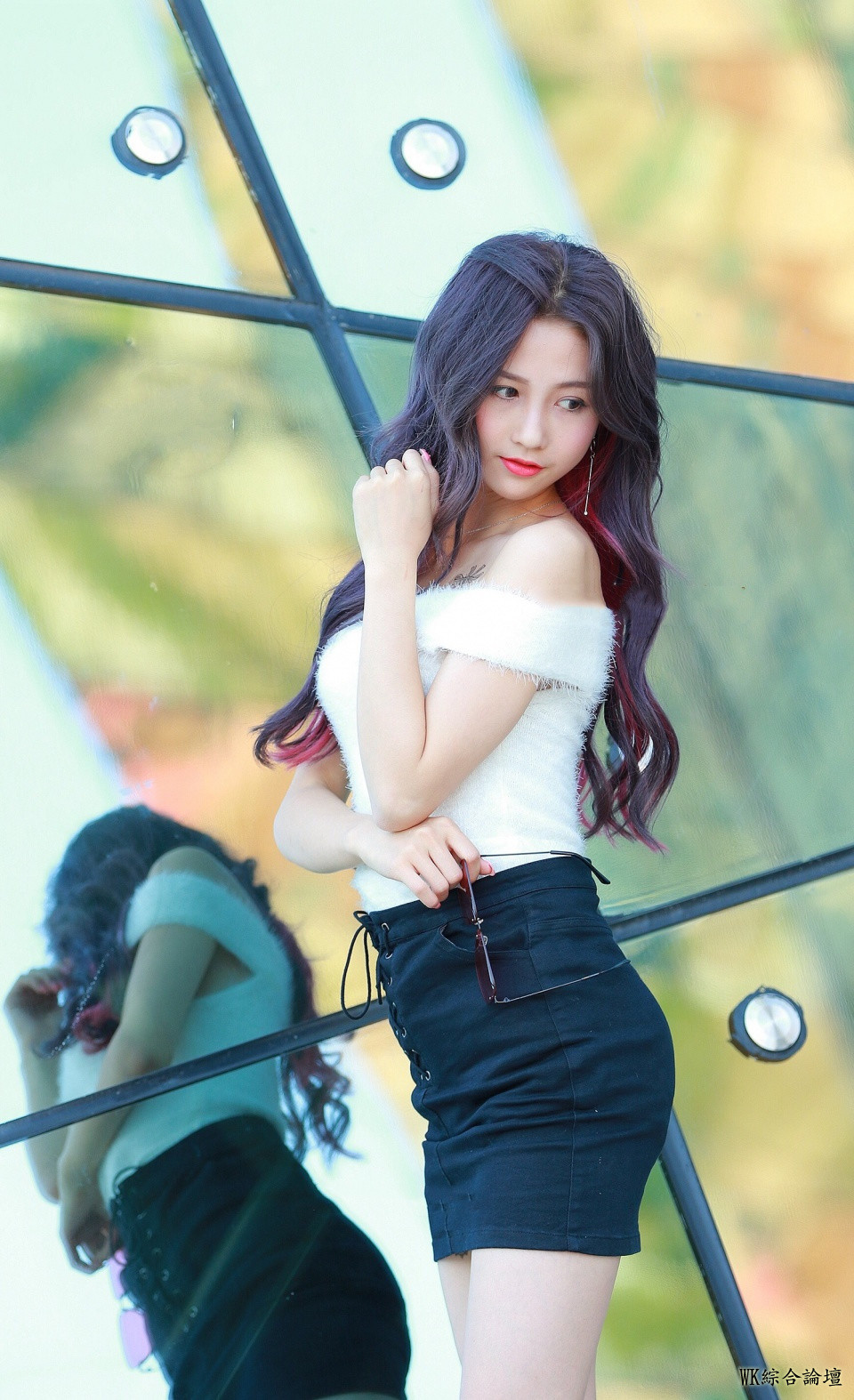 街拍：美女仅用纯净白色就能完胜五颜六色，白色太好穿啦-6.jpeg