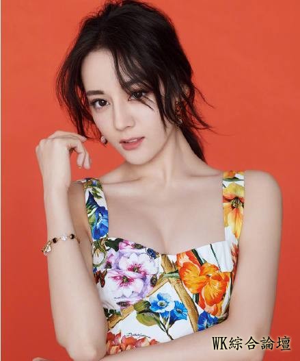 迪丽热巴早年最美写真曝光！穿吊带睡衣身材火辣，秀白皙美背！-5.jpeg