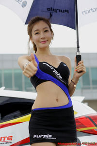 夏日短裤晒赛车女郎 13